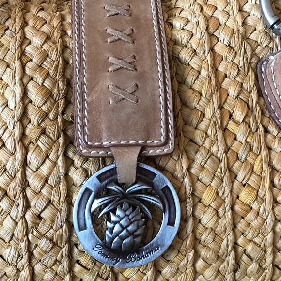 TOMMY BAHAMA LARGE STRAW BAG - Picture 2 of 16